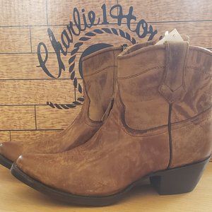 Charlie 1 Horse Lucchese natural oiled Kat 6" demi ankle boot